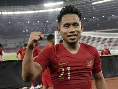 Andik Vermansah merayakan kemenangan Timnas Indonesia atas Timor Leste 3-1, Selasa (13/11/2018) di Stadion Utama Gelora Bung Karno. (Bola.com/Muhammad Iqbal Ichsan)