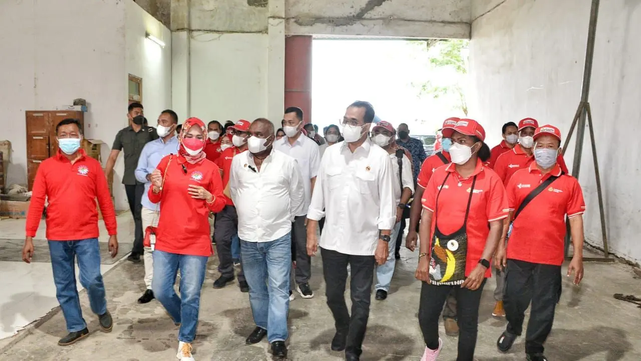 Menteri Perhubungan Budi Karya Sumadi menghadiri kegiatan Corporate Social Responsibility (CSR) atau Tanggung Jawab dan Sosial Lingkungan (TJSL) dari PT Pelni (Persero).