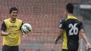 Gelandang Mitra Kukar, Rizky Pellu, berlatih jelang laga final Piala Jenderal Sudirman melawan Semen Padang di Stadion Gelora Bung Karno, Jakarta, Sabtu (23/1/2016). (Bola.com/Vitalis Yogi Trisna)