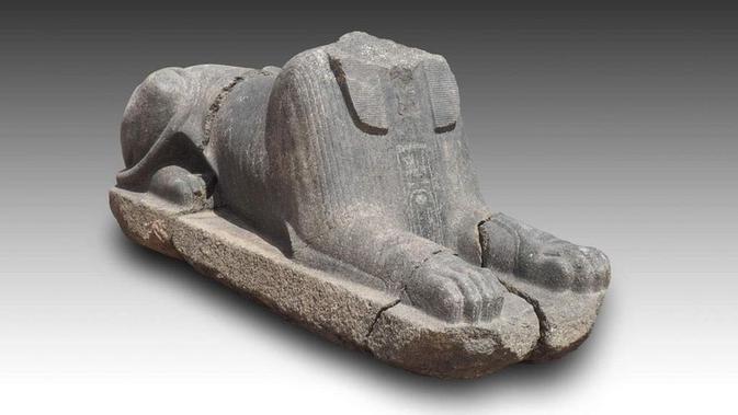 <p>Patung berbentuk Sphinx yang tidak lengkap ditemukan di area Ain Shams, Kairo, ibu kota Mesir. (Xinhua/Kementerian Pariwisata dan Kepurbakalaan Mesir)</p>