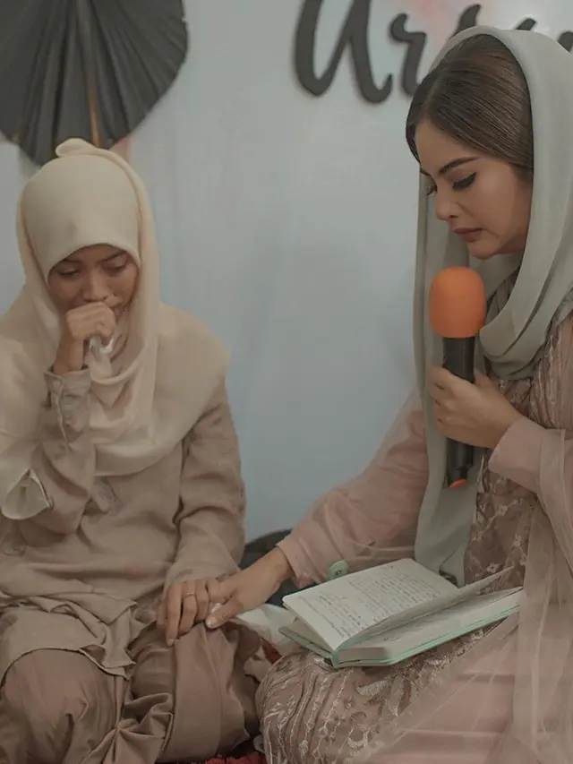 7 Potret Tiwi Eks T2 Gelar Pengajian Jelang Menikah, Tampil Elegan dengan Kerudung