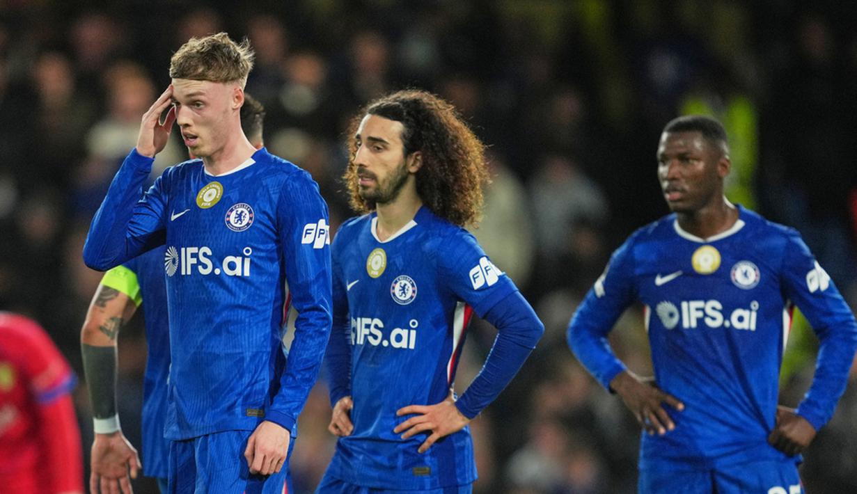 Harapan Chelsea untuk menghadirkan kebangkitan dramatis di Liga Champions akhirnya sirna. PSG tampil superior dan memastikan tiket ke perempat final setelah menang 3-0 pada leg kedua babak 16 besar di Stamford Bridge. (AP Photo/Kin Cheung)