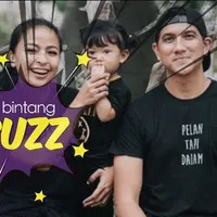 Pasangan Musisi Arda Naff dan Tantri Kotak selalu punya cara sendiri untuk membagikan kisah dalam rumah tangga mereka. Keduanya kerap kali membagikan keseruan rumah tangga lewat akun instagram masing-masing