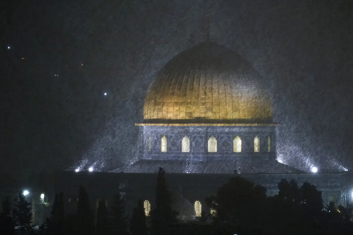 FOTO: Salju Selimuti Kompleks Masjid Al-Aqsa