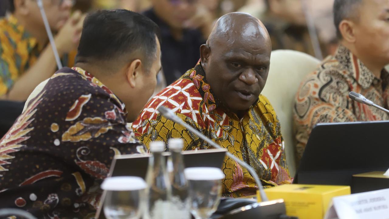 VIDEO: Teriak! Menteri HAM Pigai Bikin Rapat DPR Meriah, Ngaku Kader Gerindra Tapi Tak Ada KTA