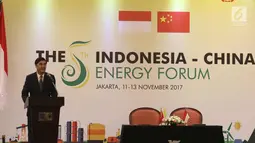 Administrator of the National Energy Administration of the People's Republic of China Nur Bekri memberi sambutan saat penandatanganan kerja sama bidang energi, di Jakarta, Senin (13/11). (Liputan6.com/Angga Yuniar)