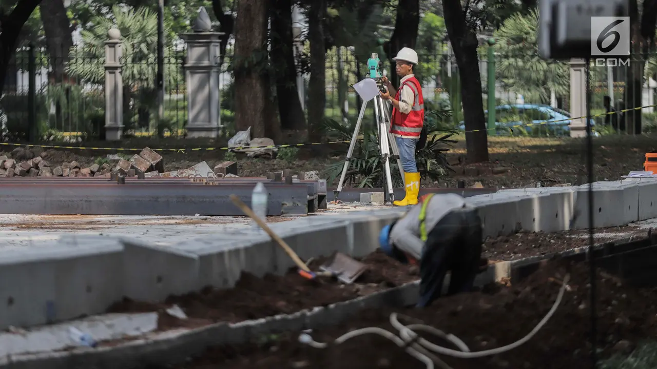 Memantau Proyek Pembangunan MRT Fase II di Taman Monas