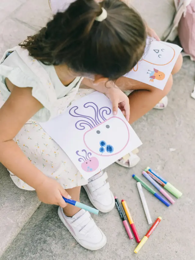 Anak-anak menggambar