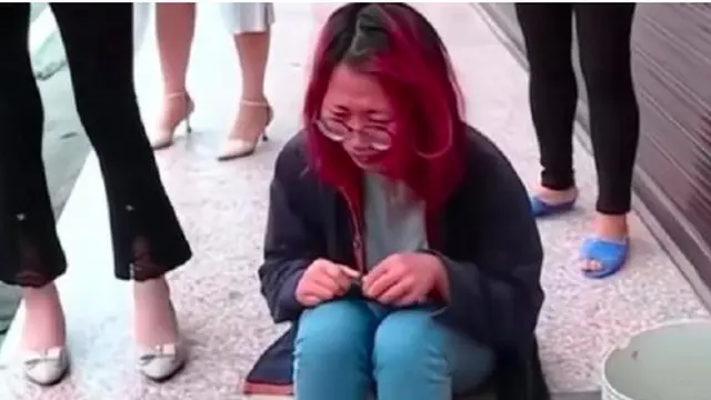 wanita rela disiksa karena suami terlalu tampan