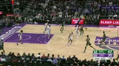 Milwaukee Bucks mengalahkan Sacramento Kings dengan skor 112-87 dalam lanjutan pertandingan NBA 2017-2018.