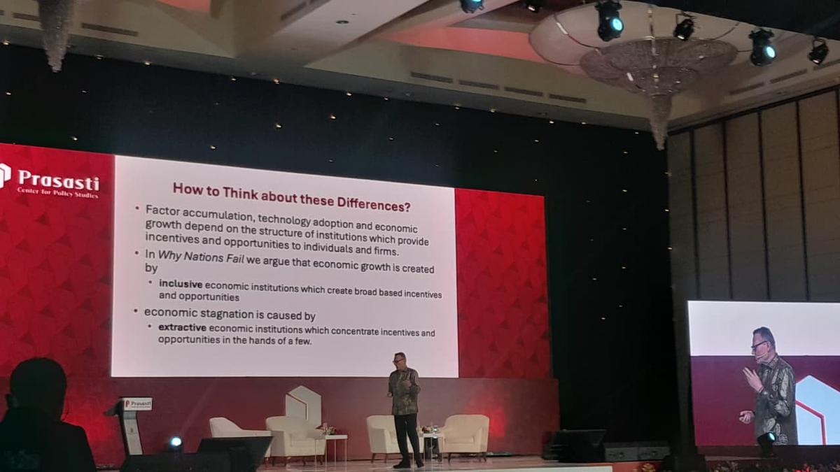 Prof. James A. Robinson pada acara Prasasti Indonesia Policy Forum 2026 di Jakarta, Selasa (13/10)