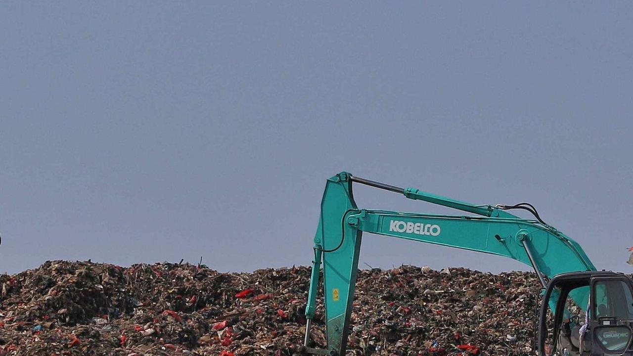Sepanjang musim kemarau, potensi kebakaran TPA akan terus membayangi.<br>