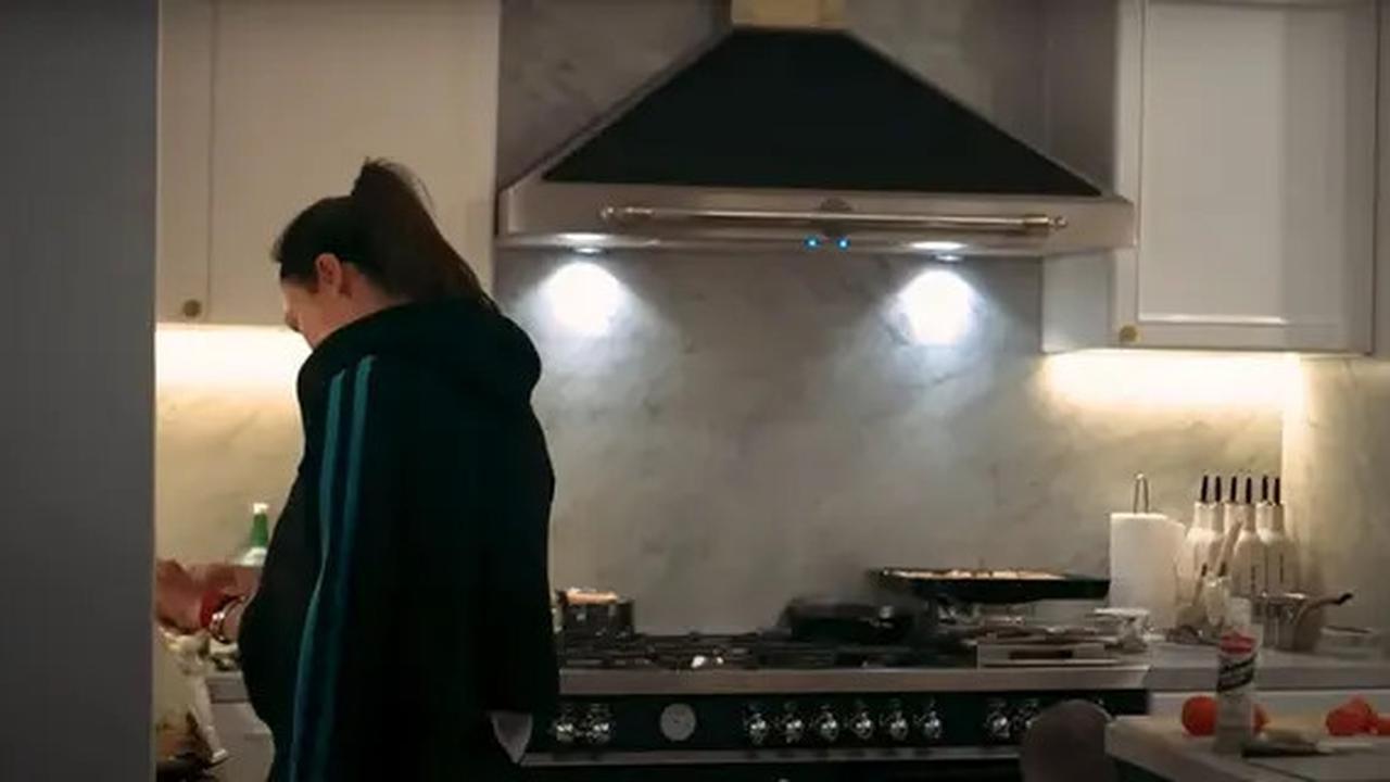 Potret Dapur Luna Maya dengan Model Modern nan Elegan