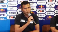 Gelandang bertahan Persiwa, Arfan Ariwijaya, dalam sesi konferensi pers jelang melawan Persib di Bandung pada leg kedua babak 32 besar Piala Indonesia 2018, Minggu (10/2/2019). (Bola.com/Erwin Snaz)