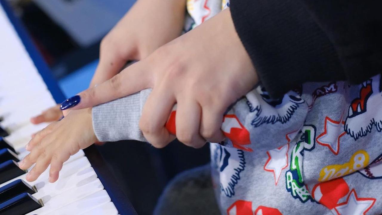 Dari Nama hingga Hadiah Mewah, Ini Bentuk Kasih Sayang Denise Chariesta untuk Anak Pertamanya