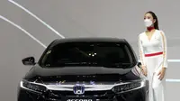 Dara cantik penjaga Honda Accord HEV (Otosia.com/Nazar Ray)