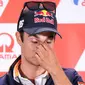 Pembalap Repsol Honda, Dani Pedrosa menghadiri sesi konferensi pers jelang MotoGP Jerman di Hohenstein-Ernstthai, Kamis (12/7). Keputusan pensiun akan menyudahi 18 tahun perjalanan karier Pedrosa sebagai pebalap profesional. (Jan Woitas/dpa via AP)