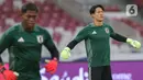 Jelang menghadapi tuan rumah Indonesia, Skuad Samurai Biru melakukan sesi latihan resmi di Stadion Utama Gelora Bung Karno. (Liputan6.com/Angga Yuniar)