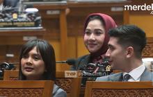 Tatapan Dalam Varrell Bramasta Tertangkap Kamera Ngobrol Hangat dengan Wanita di DPR, Ternyata Istri Pejabat di Kabinet Prabowo