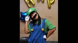 Menurut komedian yang biasa dipanggil Fitrop itu, Mario dan Luigi merupakan tokoh pahlawan, Jakarta, Selasa(22/7/14). (Liputan6.com/Panji Diksana)