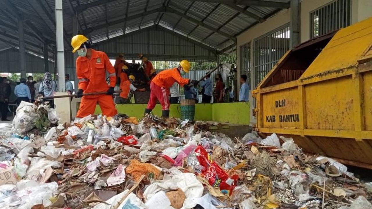 DLH Bantul Perkuat Tim Angkut Antisipasi Lonjakan Sampah Nataru, Siaga Penuh di Libur Akhir Tahun
