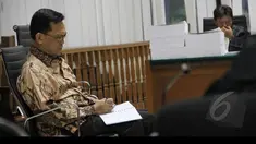Mantan Wakil Kepala Korps Lalu Lintas (Korlantas) Polri Brigadir Jenderal Pol Didik Purnomo menangis saat membacakan pleidoi atau pembelaan atas tuntutan jaksa penuntut umum (JPU).