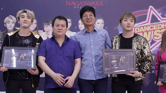 CEO Nagaswara saat memperkenalkan bintang dangdut terbaru (Liputan6.com/ Hernowo Anggie)