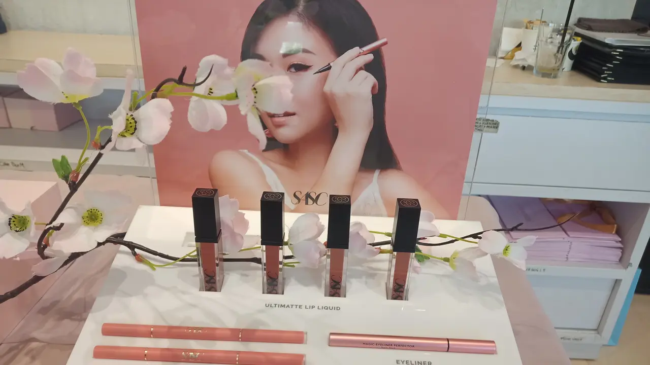 Tampil Luar Biasa dengan Koleksi Makeup Magnificent