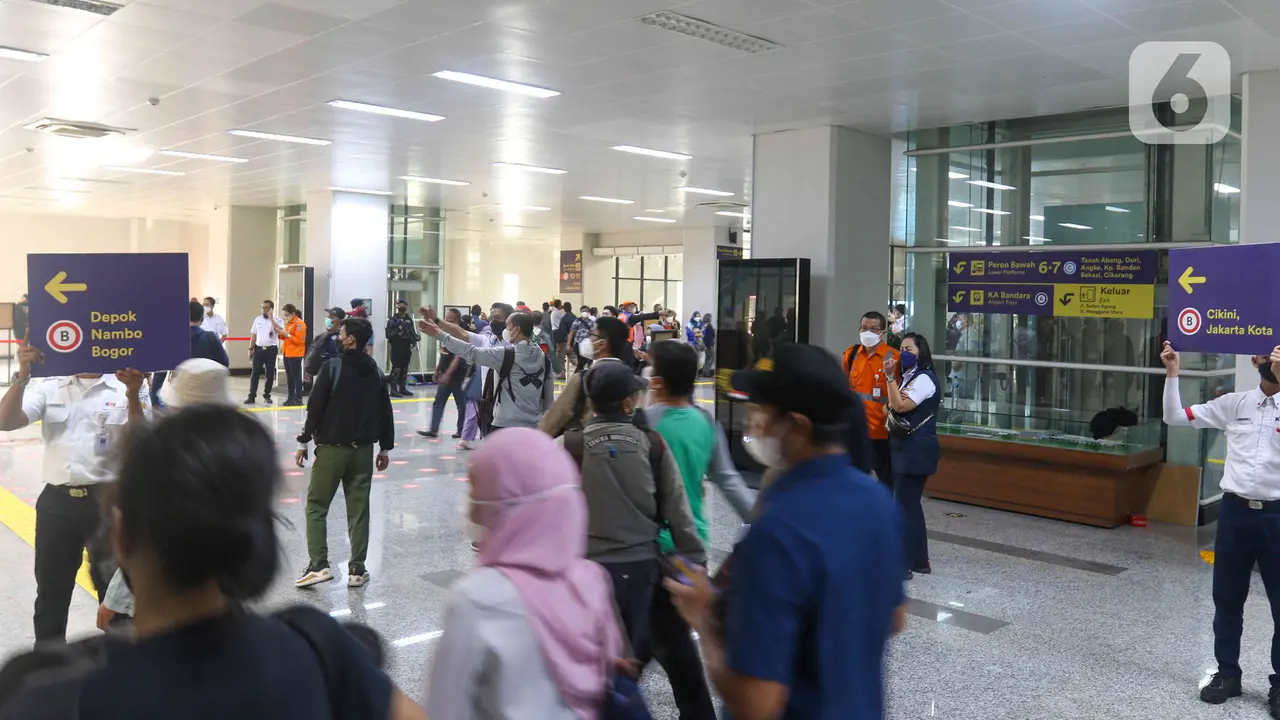Hari Ketiga Pelaksanaan Perubahan Rute KRL Commuter Line