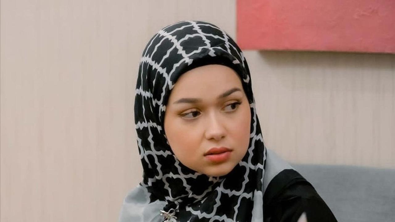 Cantik dan Mempesona, Berikut ini 8 Potret Rebecca Klopper Tampil Adem Kenakan Hijab dan Ikut Kajian