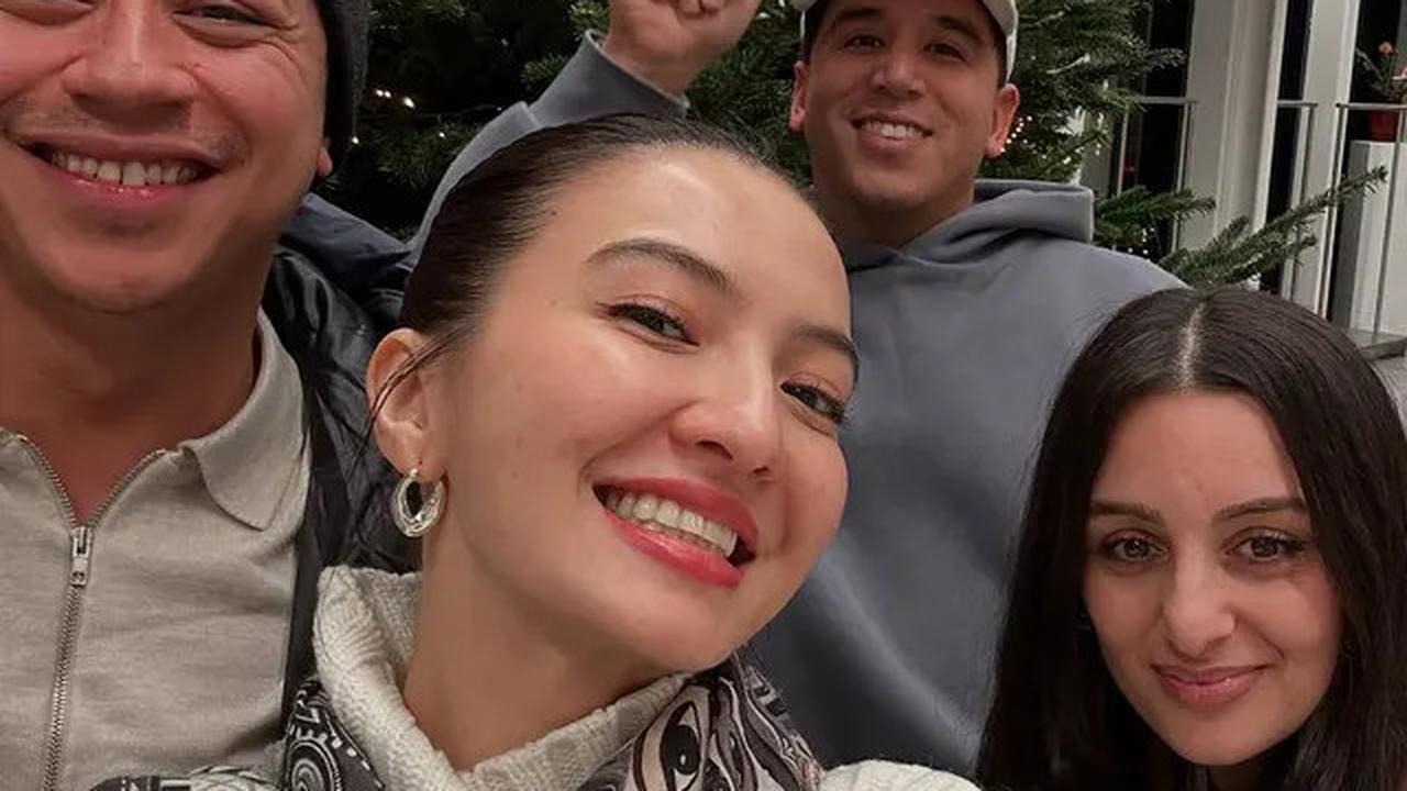 Anti Membosankan, Raline Shah Tampil Modis dengan Outfit Monokrom Saat Liburan di Amsterdam