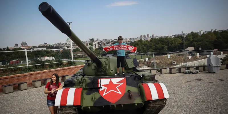 Bikin Gerah Kroasia, Red Star Belgrade Parkir Tank Bekas Perang Yugoslavia di Markasnya