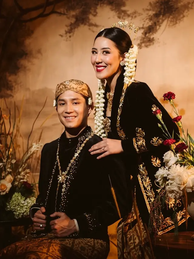 Teuku Rassya saat Prewedding kenakan baju adat Jawa. [@teukurassya]