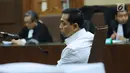 Terdakwa korupsi proyek E-KTP Setya Novanto saat mengikuti sidang perdana di Pengadilan Tipikor, Jakarta, Rabu (13/12). Sidang mendengarkan pembacaan dakwaan oleh JPU KPK. (Liputan6.com/Helmi Fithriansyah)