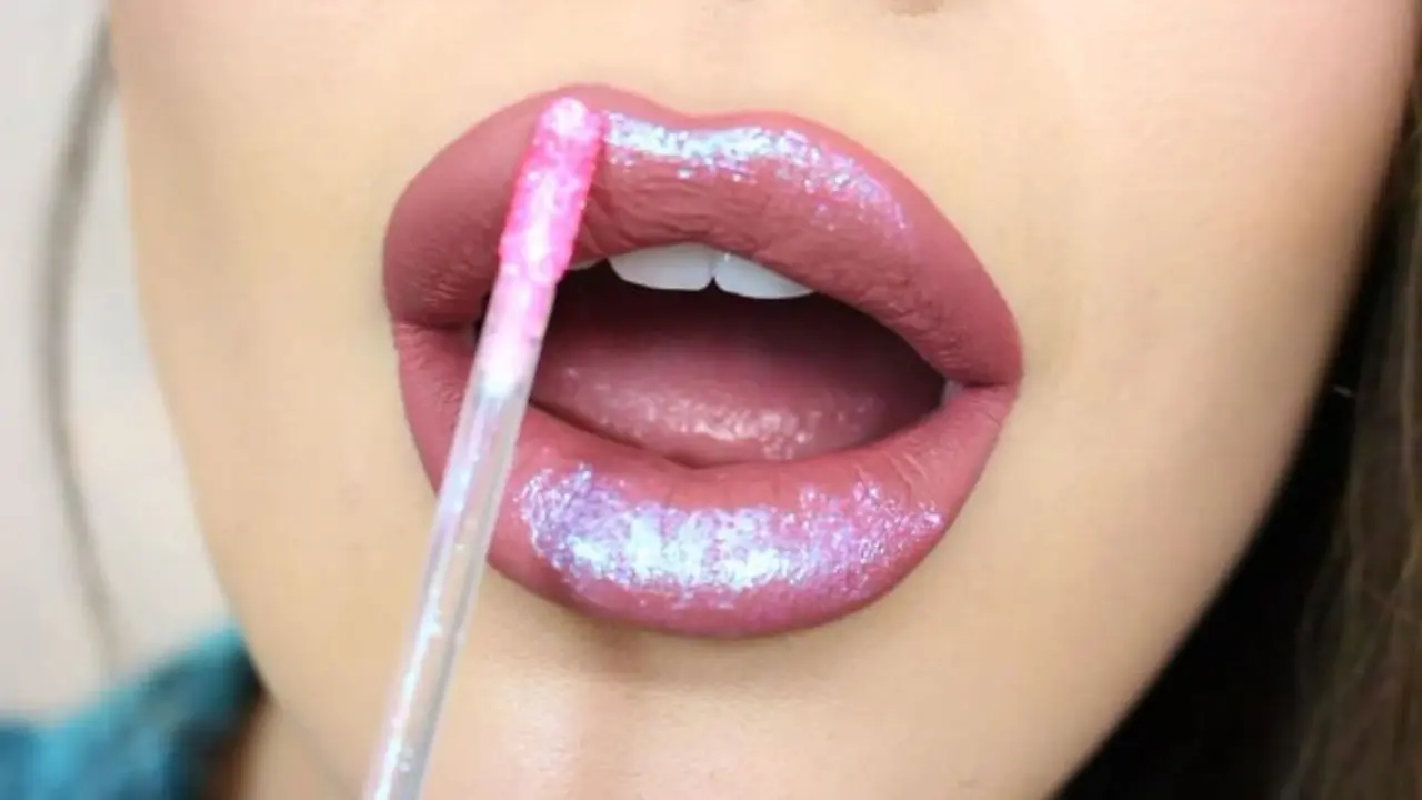 Dengan Tambahan Shimmer pada Lipstik, Jadikan Bibir Lebih Aduhai