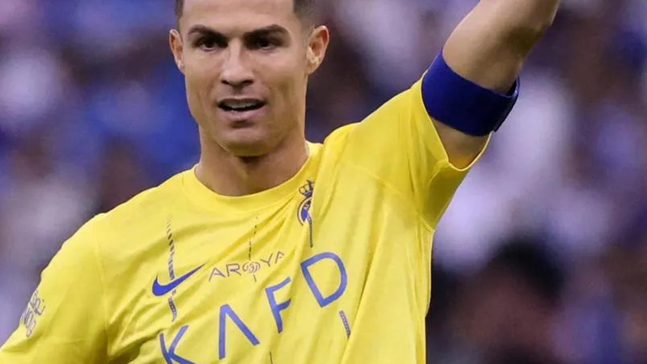 Menurut laporan The Mirror, Cristiano Ronaldo masih mampu bersaing dengan para pemain yang notabene lebih muda untuk menyabet Maradona Award. <br>