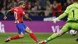 Atletico Madrid menang lewat gol-gol dari Rodrigo De Paul dan Angel Correa, serta gol bunuh diri dari Unai Simon. (OSCAR DEL POZO / AFP)