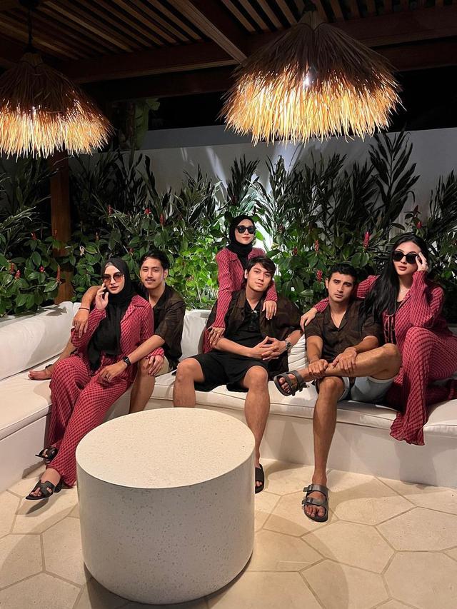 Lesti Kejora triple date bareng Margin Wieheerm dan Shania Indriani serta suami masing-masing (Foto: IG alkahf.ie)