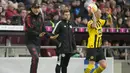 <p>Pelatih baru Bayern Munchen, Thomas Tuchel memberikan instrukis kepada pemainnya saat laga pekan ke-26 Liga Jerman 2022/2023 melawan Borussia Dortmund di Allianz Arena, Munchen, Jerman, Minggu (02/04/2023) WIB. Die Roten menang dengan skor 4-2.&nbsp;(AP Photo/Matthias Schrader)</p>