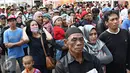 Warga saat menghadiri Festival Palang Pintu 2016 di Kemang, Jakarta, (28/5). Festival tersebut menampilkan budaya Betawi di sepanjang Jalan Kemang Raya dengan dua panggung utama dan sekitar 270 booth. (Liputan6.com/Immanuel Antonius)