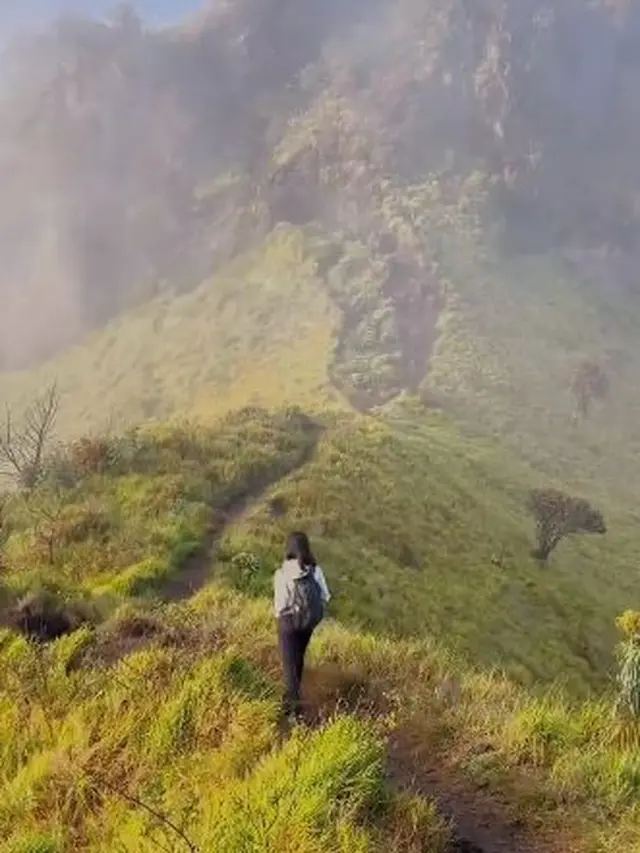 Febby Rastanty mendaki Gunung Merbabu (Instagram/febbyrastanty)