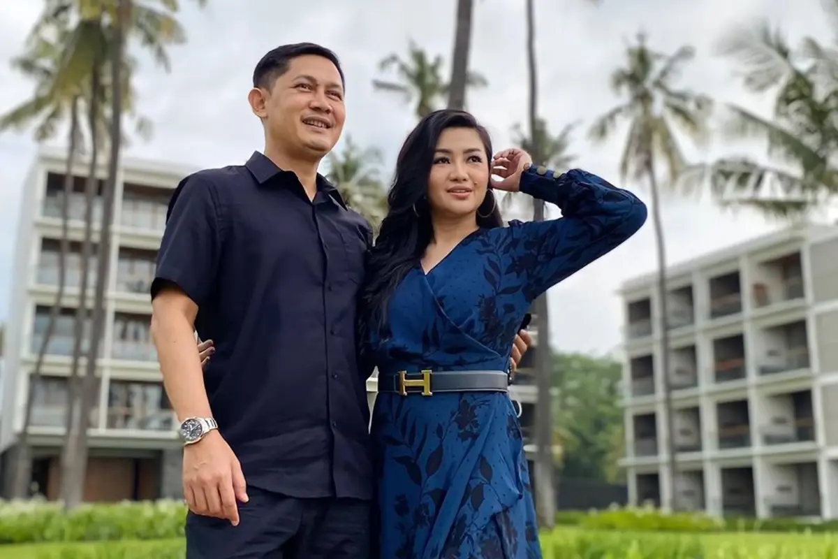 FOTO: Jalani 7 Tahun Pernikahan, Ini Momen Mesra Fitri Carlina dan Suami