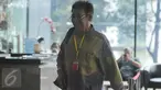 Ketua PN Bengkulu, Encep Yuliadi memenuhi panggilan penyidik KPK, Jakarta, Kamis (2/6). Encep Yuliadi akan diperiksa terkait penyidikan kasus korupsi penyalahgunaan honor dewan pembina RSUD M Yunus Bengkulu tahun anggaran 2011. (Liputan6.om/Helmi Afandi)