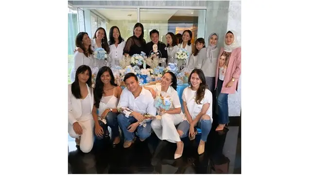 Baby Shower istri Baim Wong ini dihadiri selebriti, model hingga pengusaha muda.