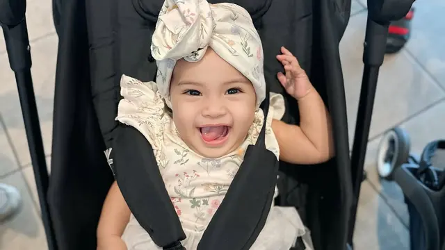 Momen Zaskia Sungkar Akhirnya Ungkap Wajah Baby Humaira ke Publik. (instagram/zaskiasungkar15)