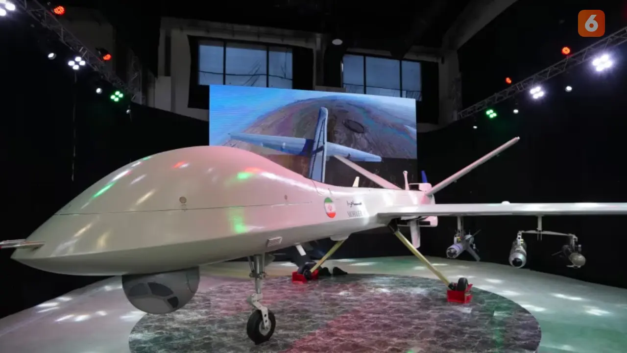 Para pejabat Amerika Serikat menuduh Iran mengirim drone ke Rusia, termasuk pendahulu Mohajer-10, Mohajer-6, yang digunakan Moskow dalam invasinya ke Ukraina (AP).