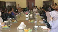 Bupati Bogor Ade Yasin bertemu dengah sejumlah aktivis milenial di Kabupaten Bogor (Istimewa)
