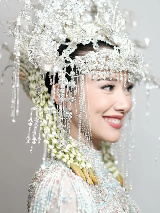 6 Potret Cantik Athina Papadimitriou Menikah dengan Rio Haryanto, Tampil Super Flawless dengan Brand Makeup Lokal