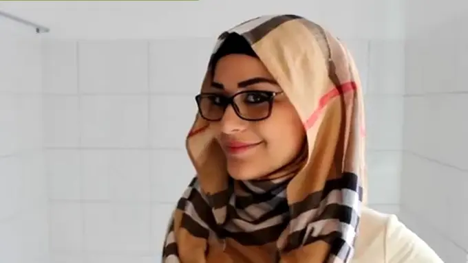 Tutorial Hijab Untuk Kamu yang Berkacamata