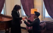 Momen Pria Lamar Kekasihnya saat Pemotretan Ini Viral, Warganet Ikut Salting